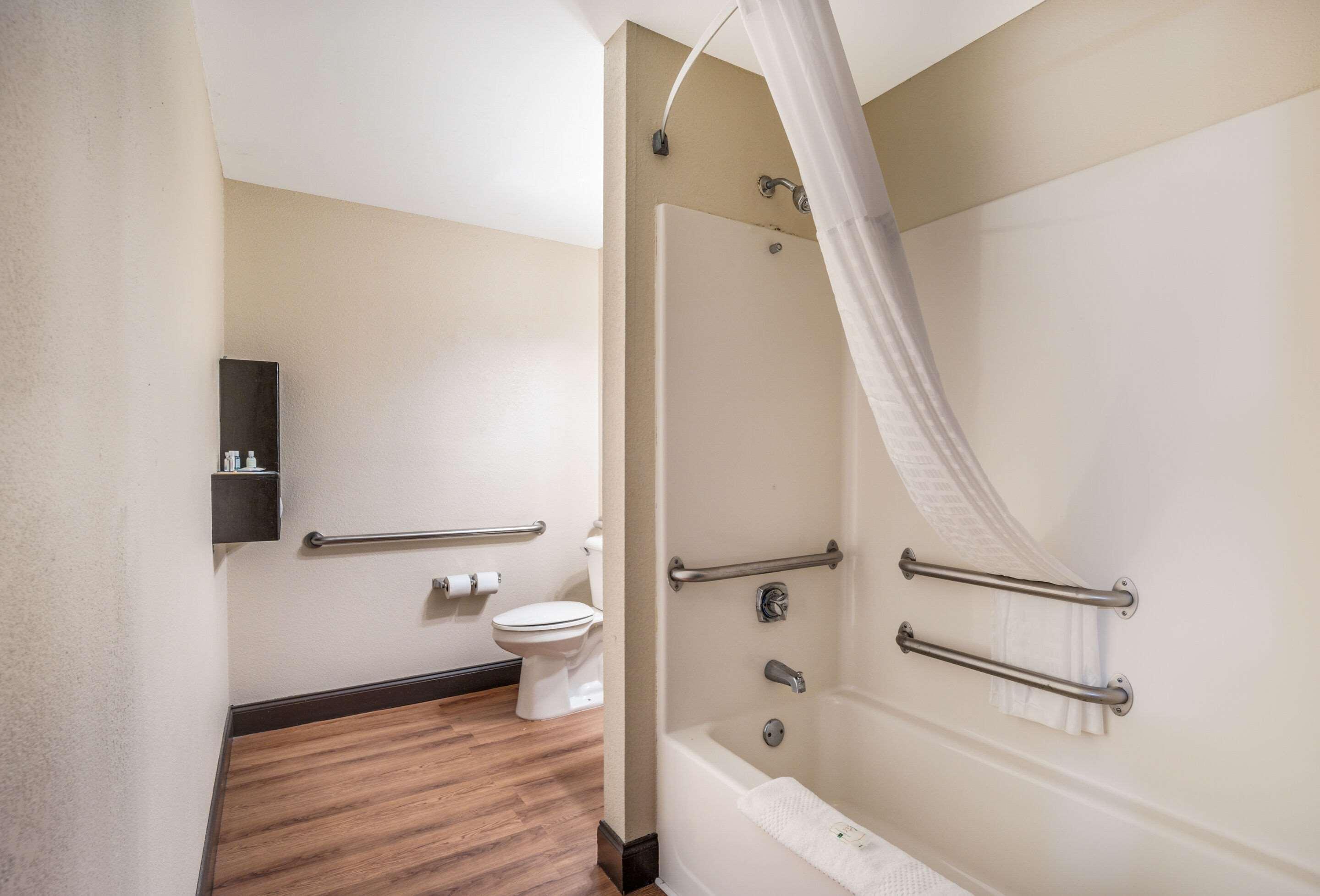 Quality Inn & Suites Augusta Fort Eisenhower Area Extérieur photo