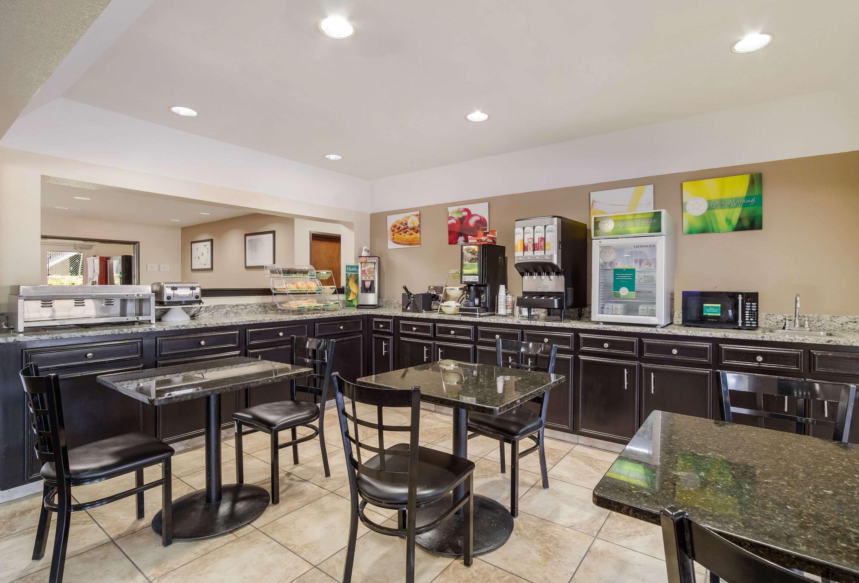 Quality Inn & Suites Augusta Fort Eisenhower Area Extérieur photo